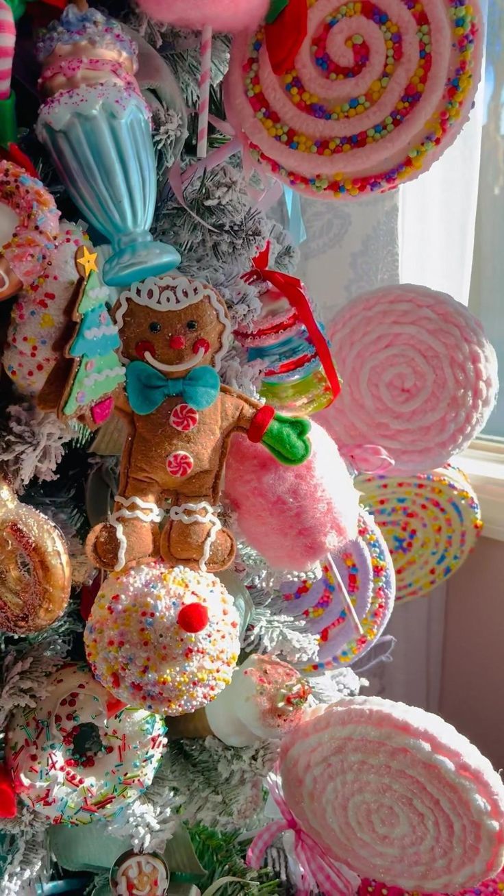 7 Sweet Ways To Create A Candyland Christmas Tree