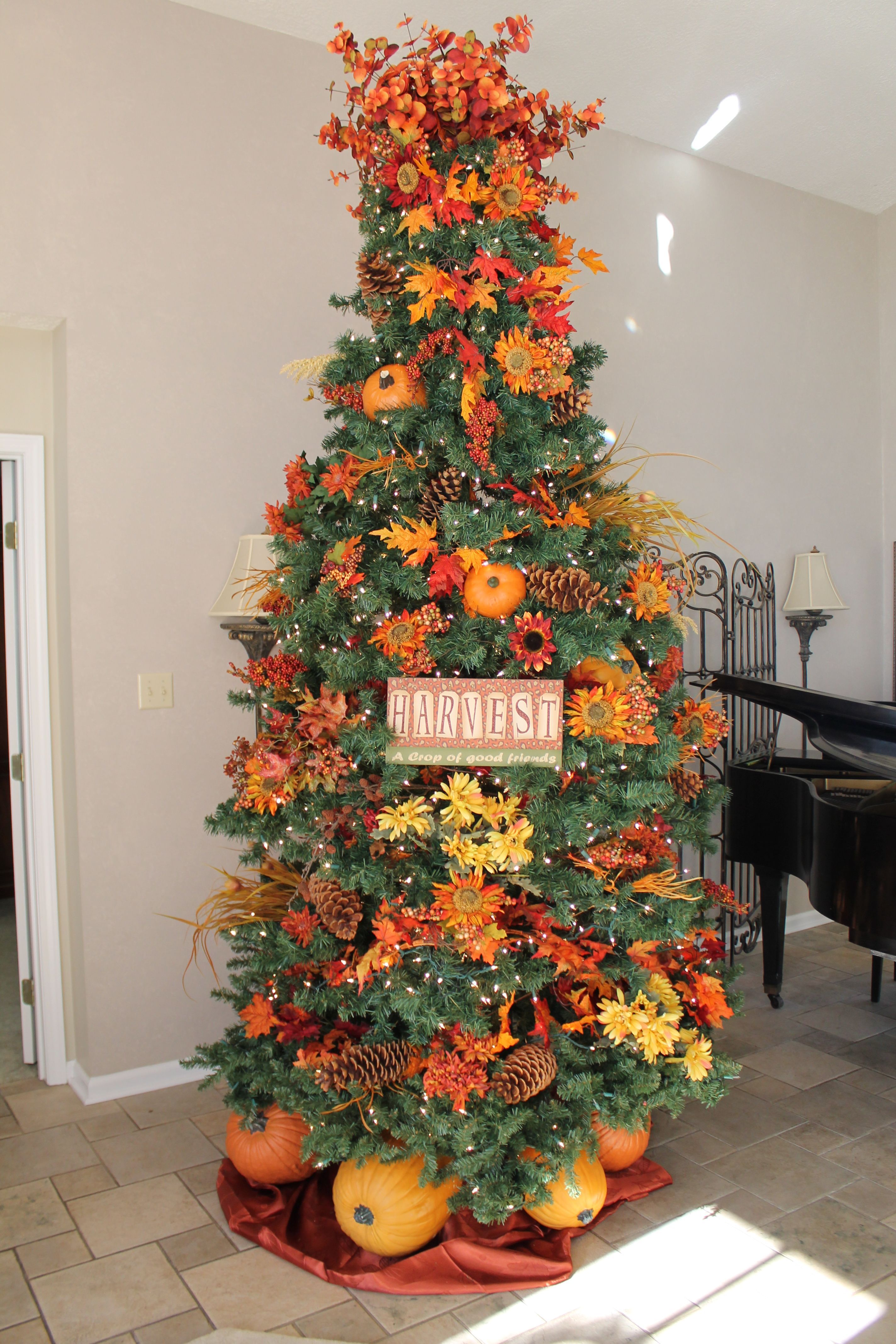 10 Fall Decor Ideas For A Unique Christmas Tree