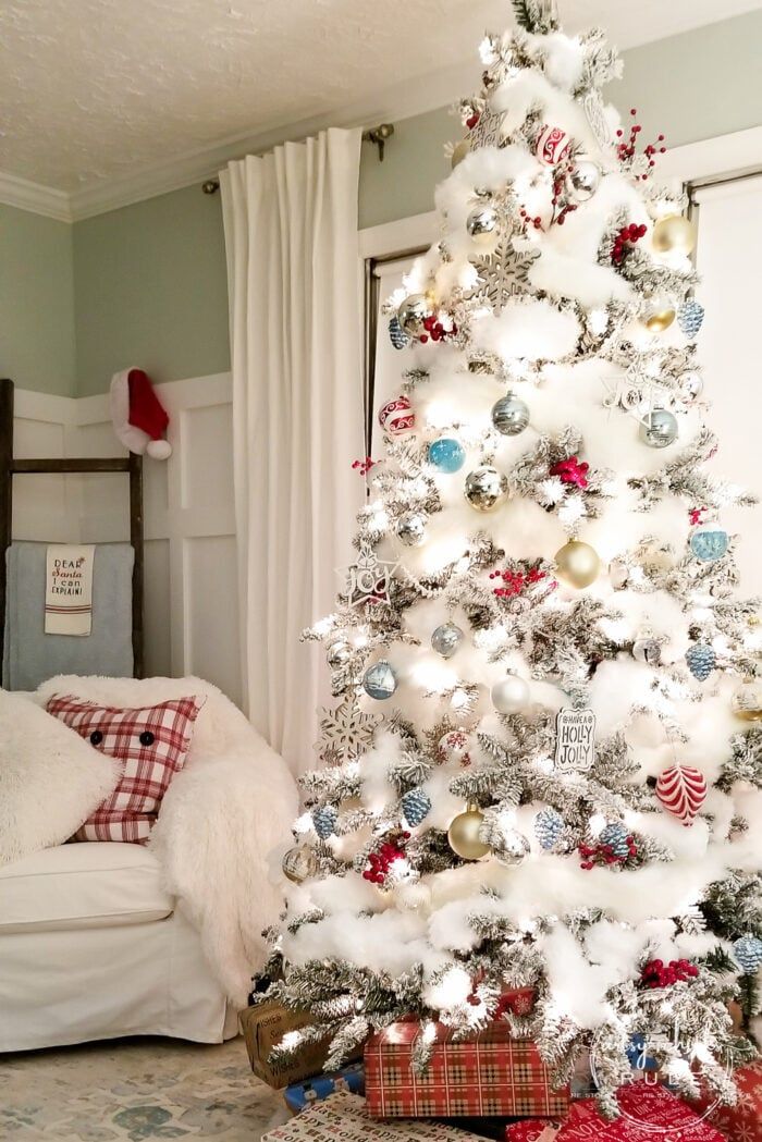 10 Magical Ways To Create A Christmas Tree With White Snow