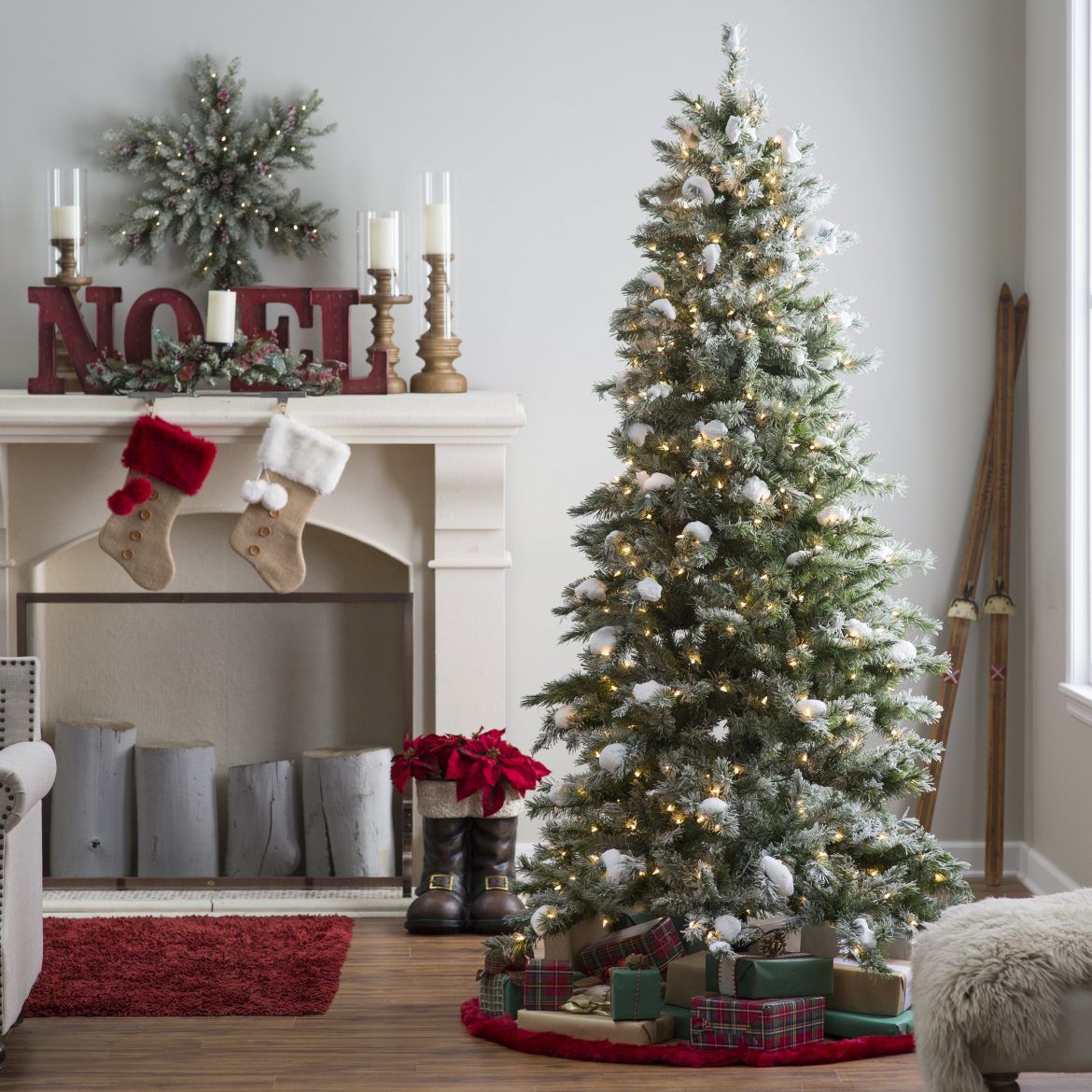 10 Tricks To Decorate A Stunning Christmas Tree