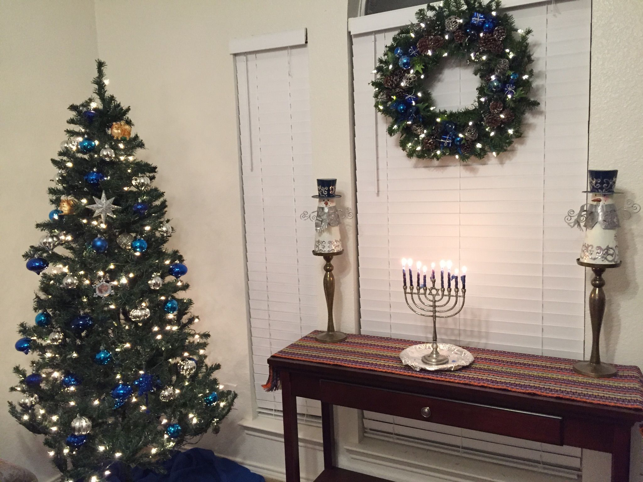 10 Ways To Combine Christmas Tree With Menorah Decor