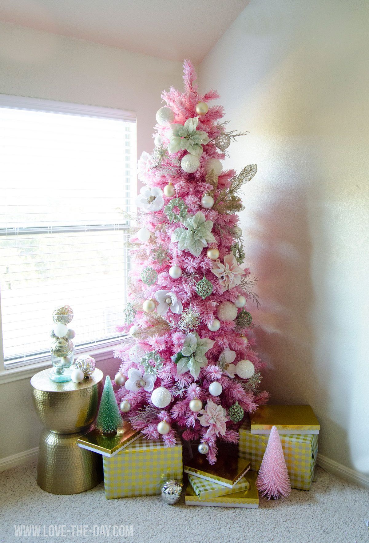 10 Ways To Create A Pink Red And Gold Christmas Tree