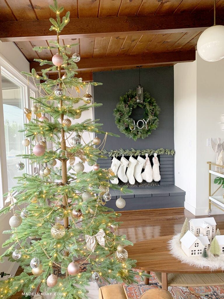 Simple Sparse Christmas Tree Decoration Ideas