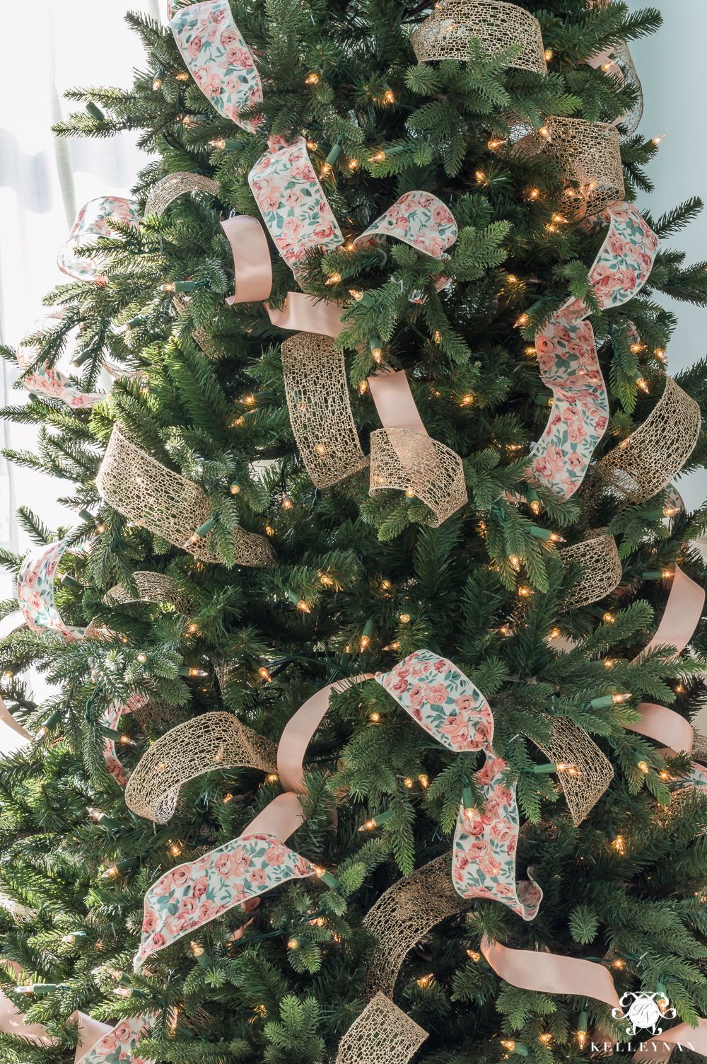 Linen Ribbon Christmas Tree Decorating Ideas