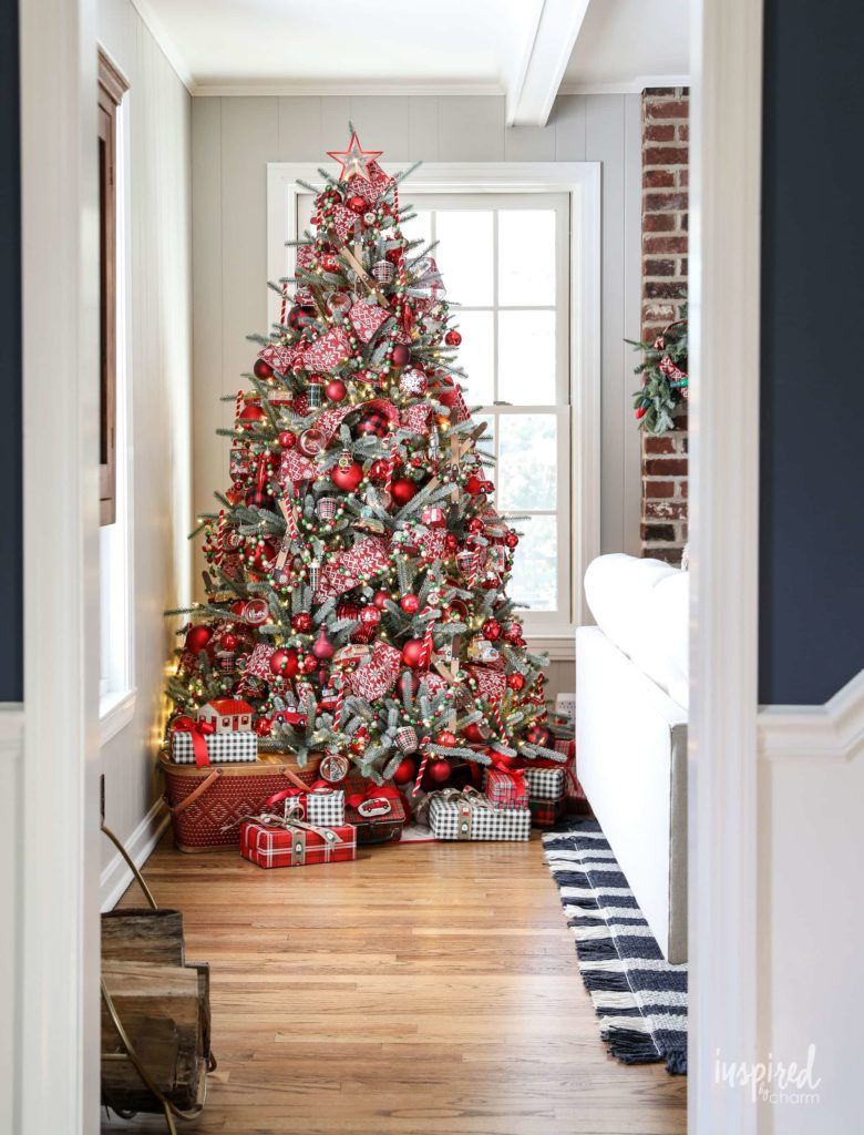 25 Coolest Christmas Tree Decorations To Try This Year