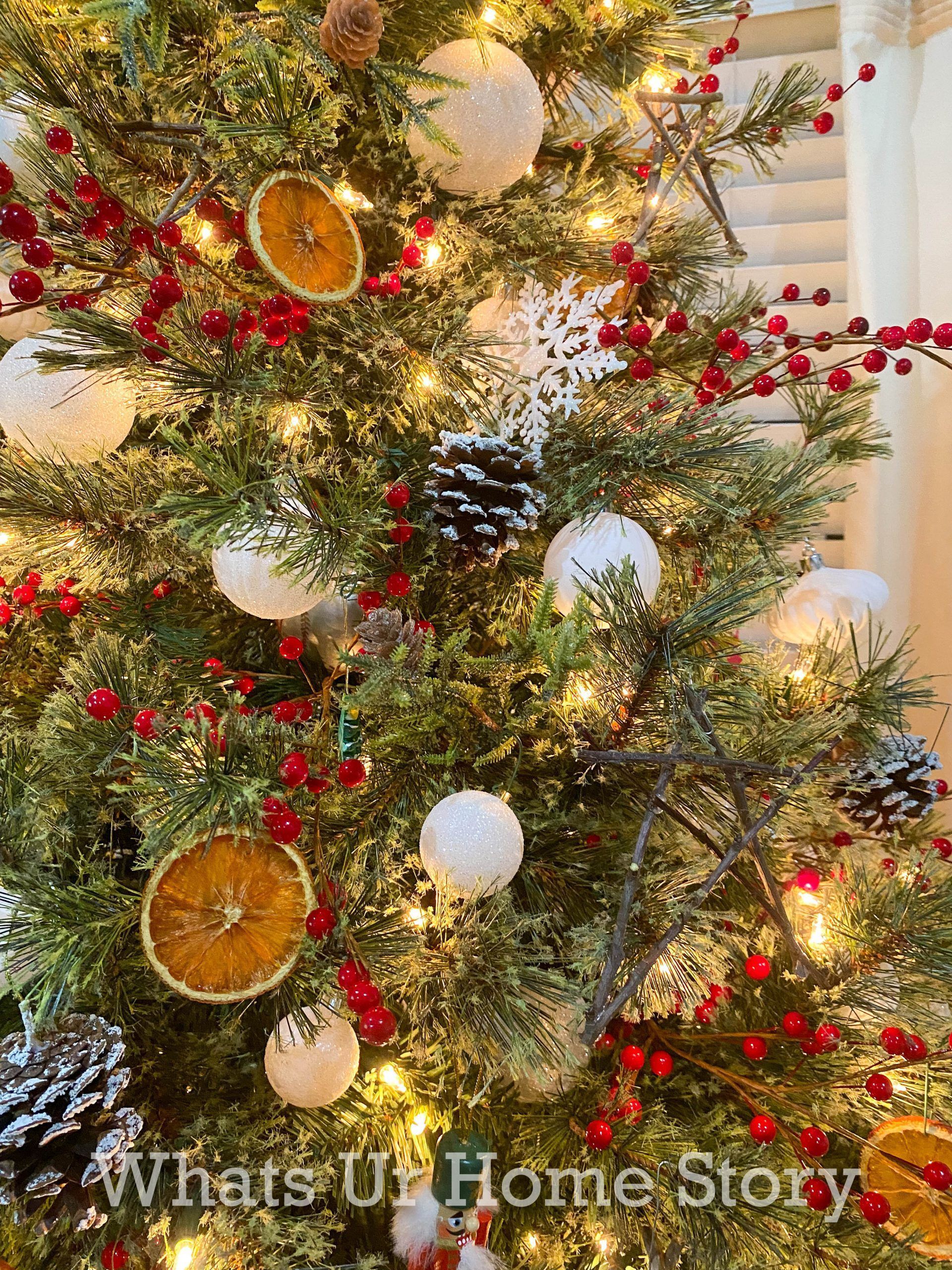 Nature-Inspired Christmas Tree Decorating Photos