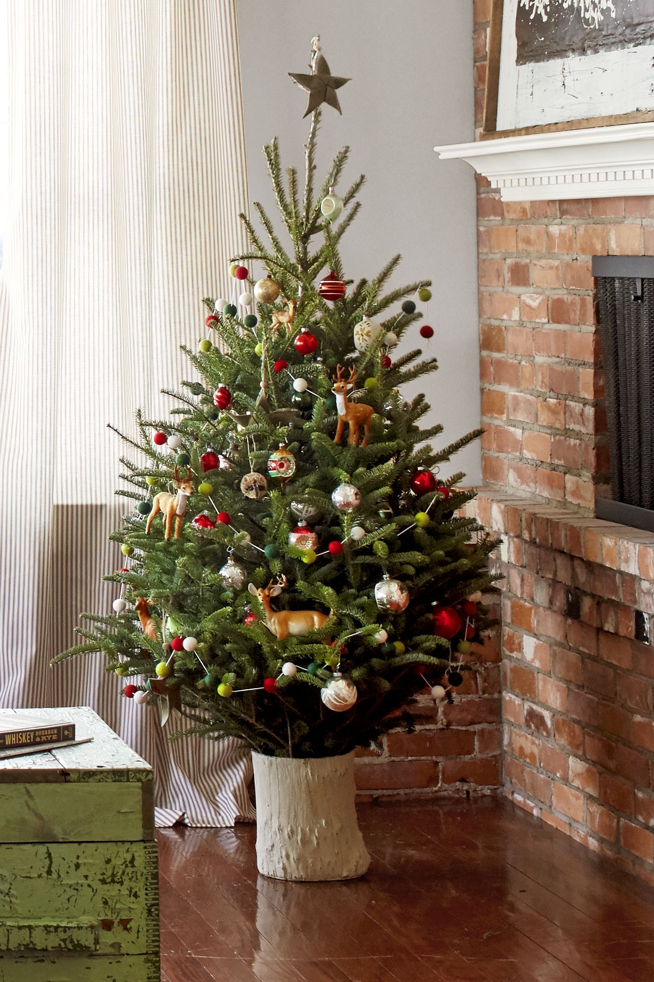 5 Mini Decor Ideas For 4-Inch Christmas Trees