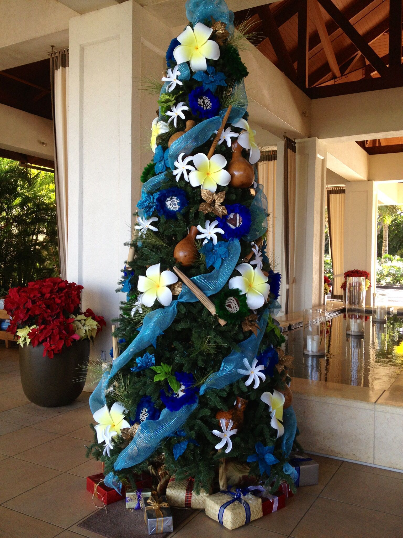 5 Unique Hawaiian Christmas Tree Decorating Ideas