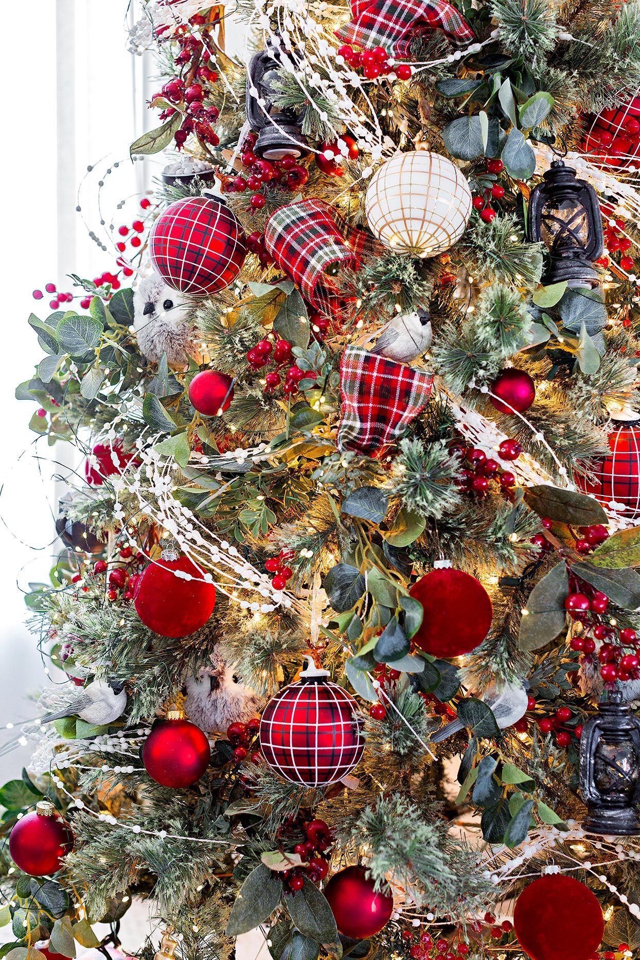 5 Ways To Style A Classic Red And Green Christmas Tree