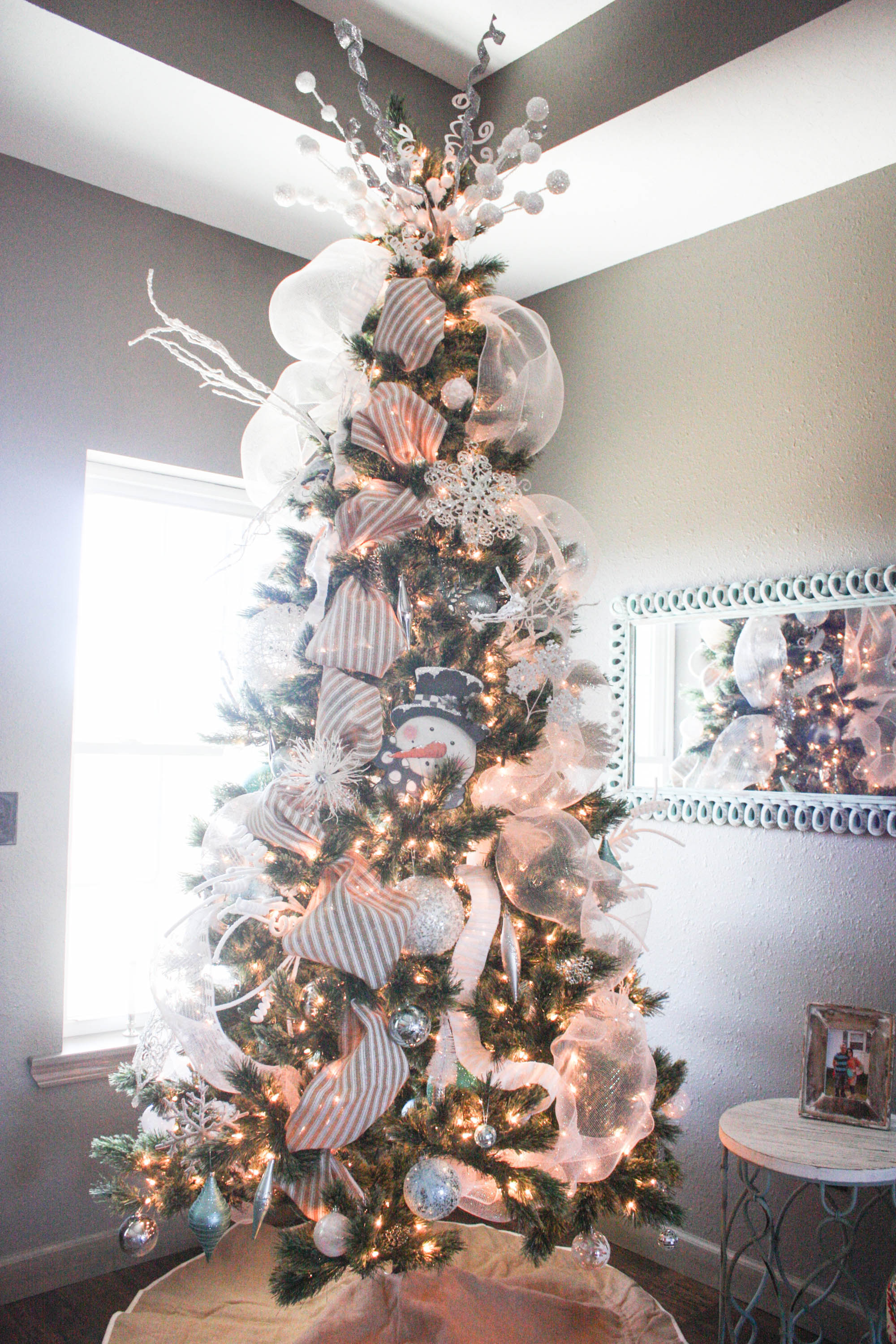 7 Easy Ways To Decorate A Christmas Tree