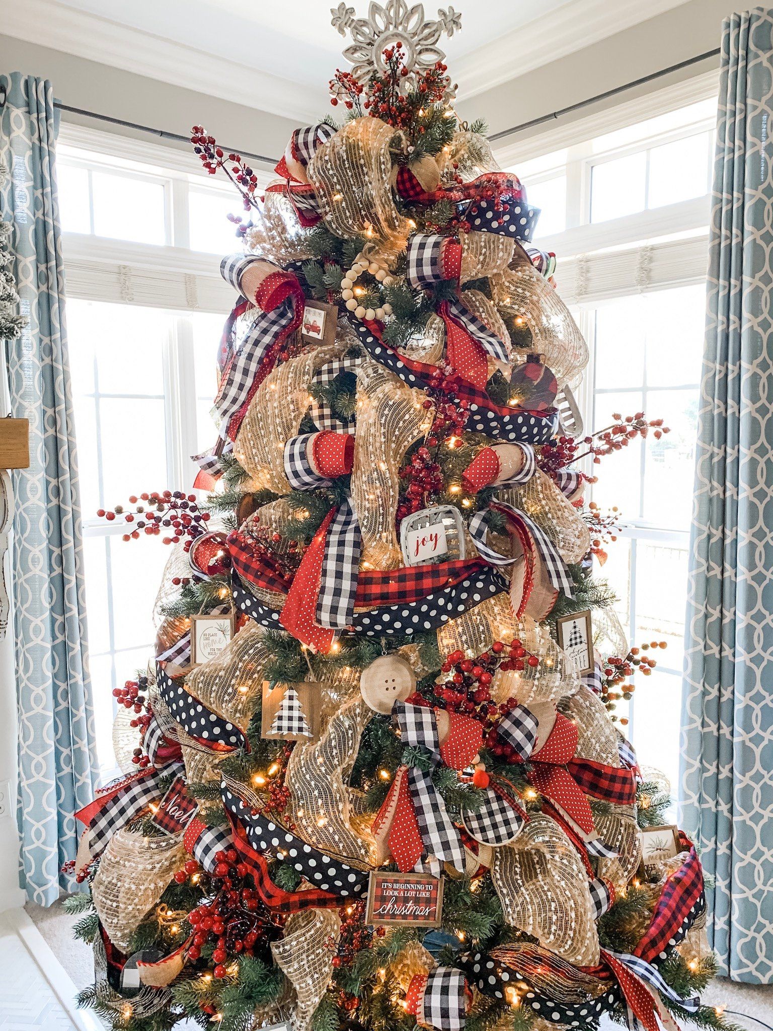 7 Inspiring Christmas Tree Ribbon Ideas With Words