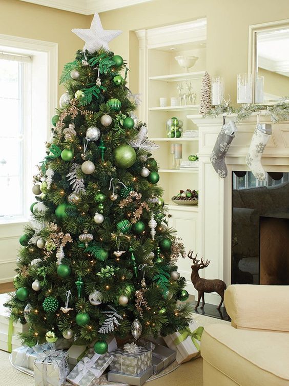 7 Ways To Decorate A Green Christmas Tree