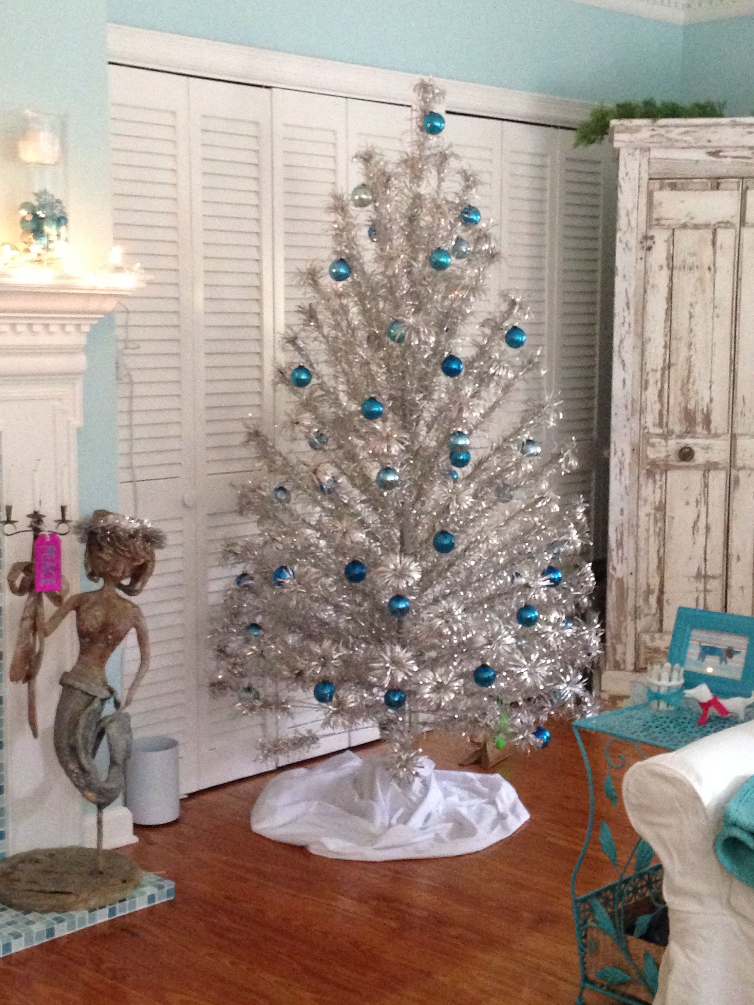 7 Ways To Decorate With Vintage Silver Tinsel Trees