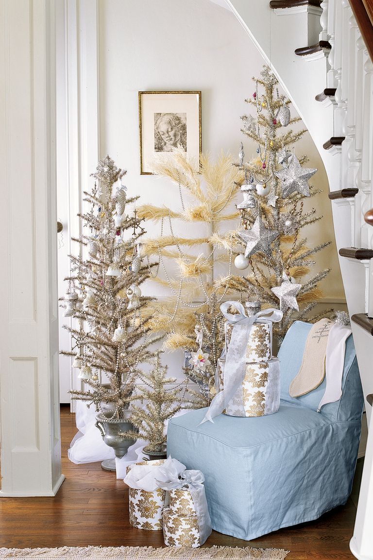 Picts of Small Christmas Tree Decorating Ideas