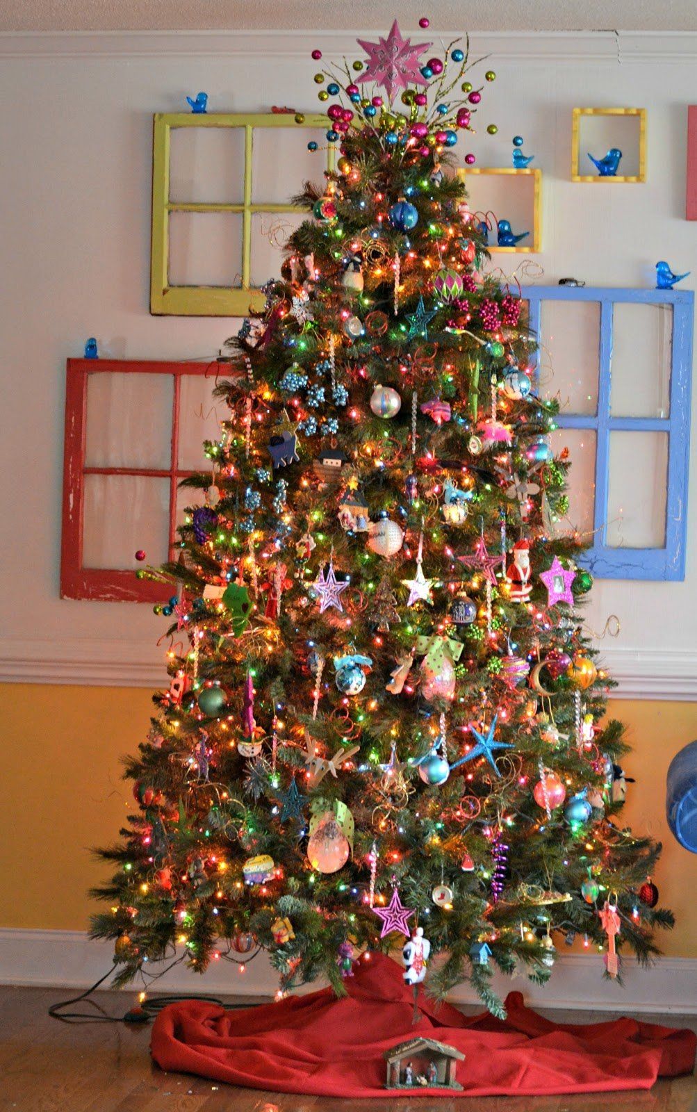 7 Hipster Christmas Tree Decorating Ideas To Try