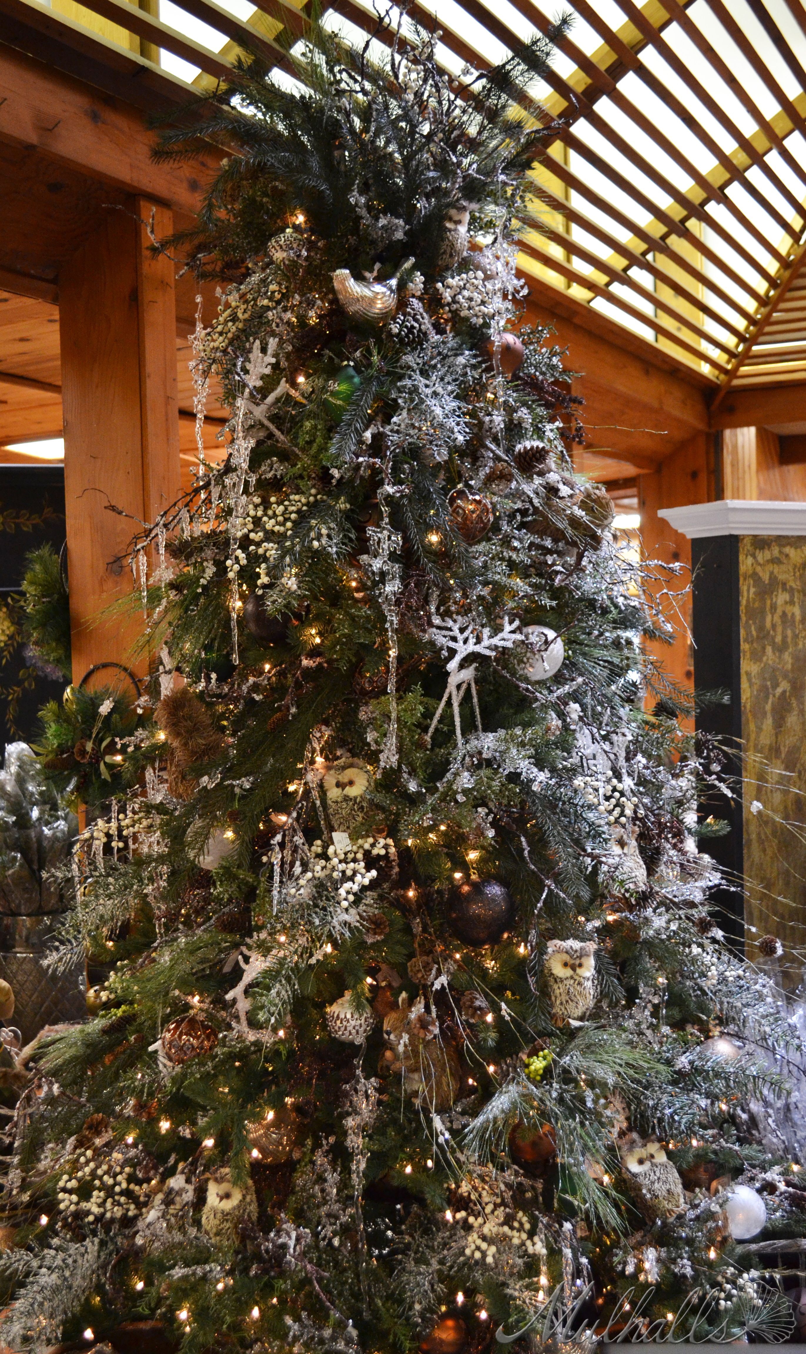 Nature-Inspired Christmas Tree Decorating Ideas Photo