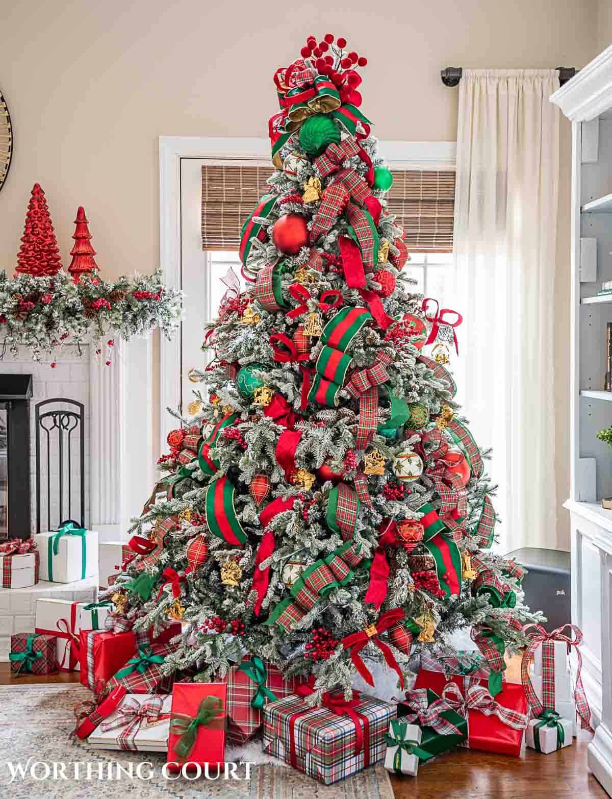 Traditional Red and Green Christmas Tree Ideas