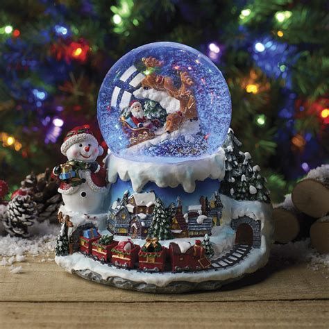 Snow globe Christmas scenes