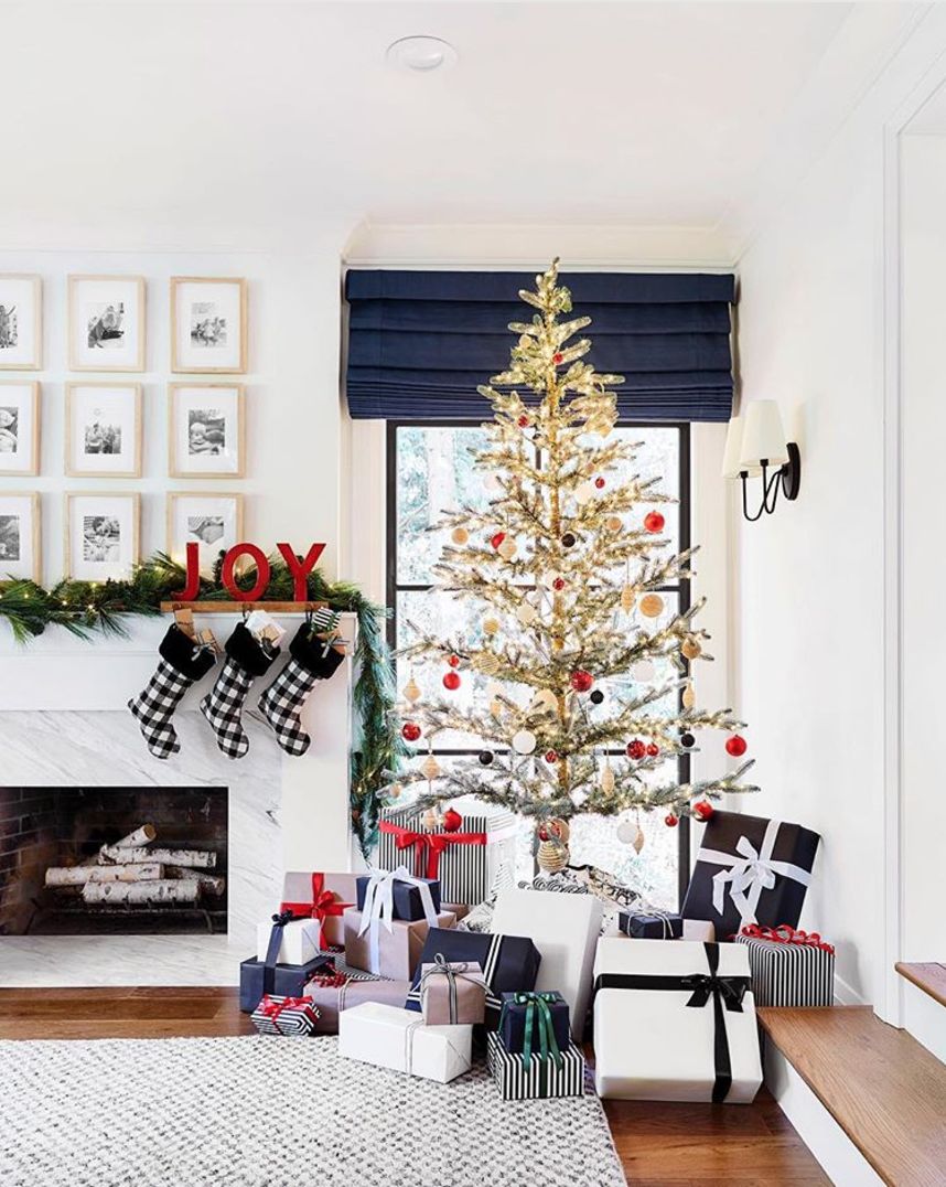 Sparse Christmas Tree Decorating Ideas for Modern Homes