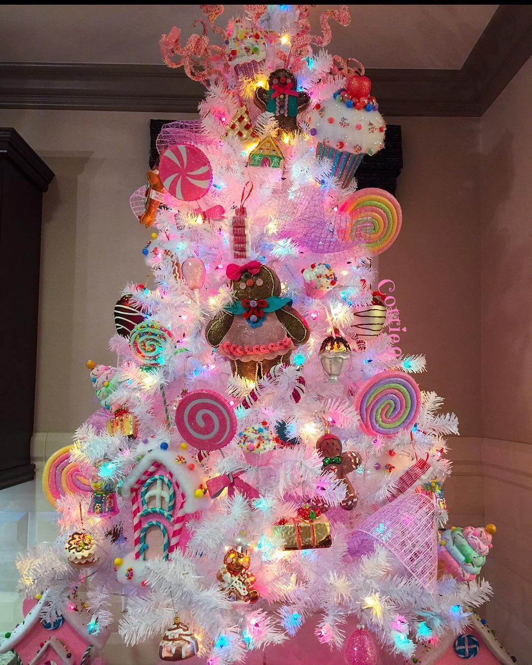 7 Sweet Ways To Create A Candyland Christmas Tree