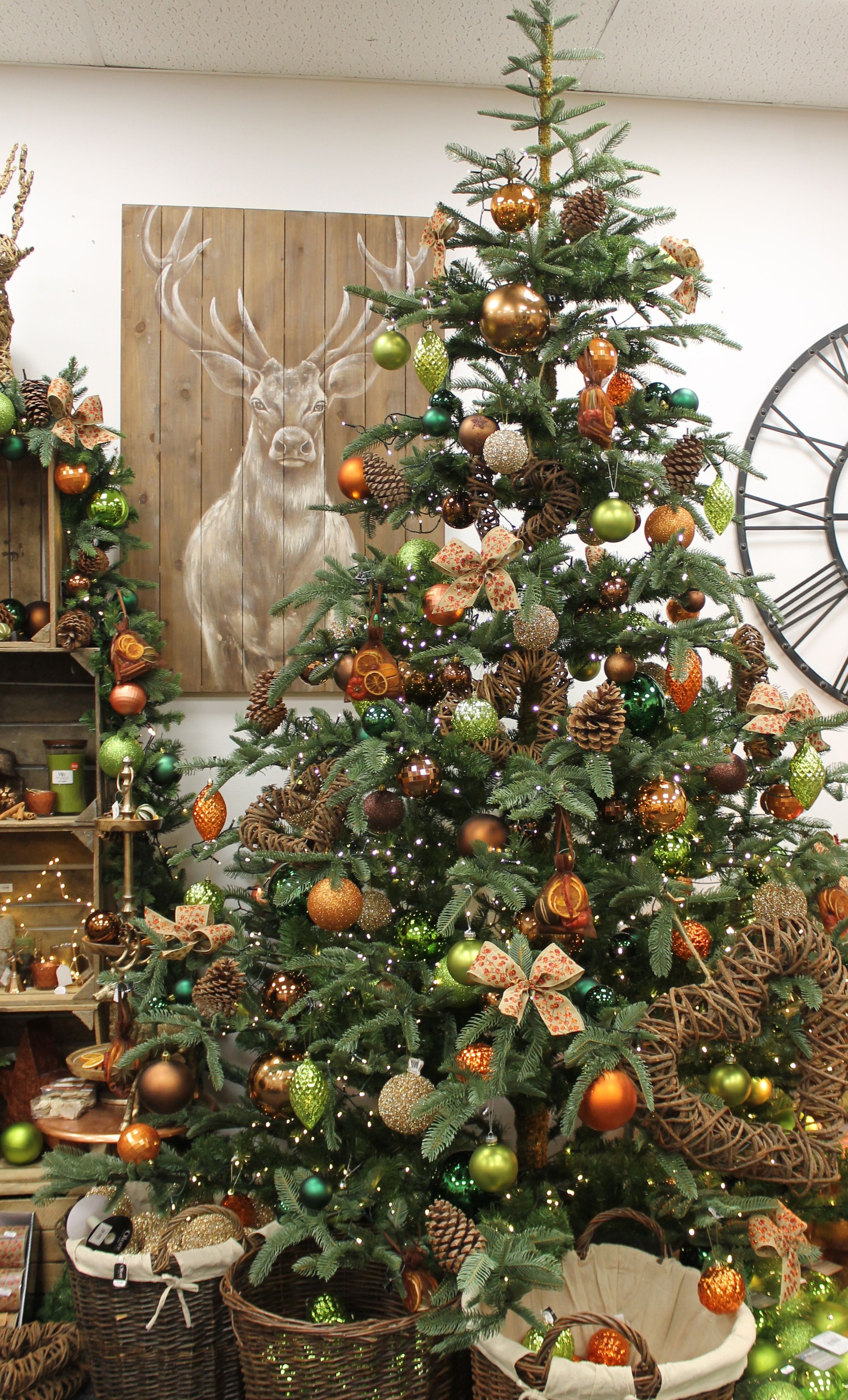 Christmas Tree Decorating with Nature-Inspired Elements