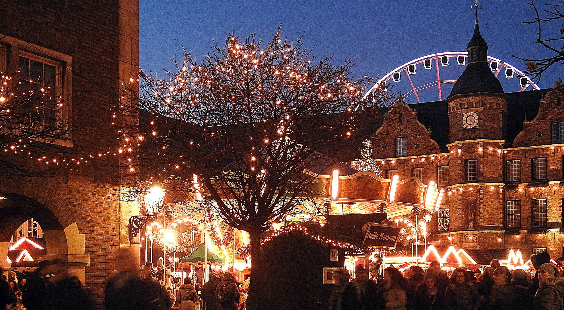 Weihnachtsmarkt im Altstadt Dusseldorf