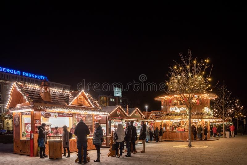 Weihnachtsmarkt im Ehrenhof Dusseldorf