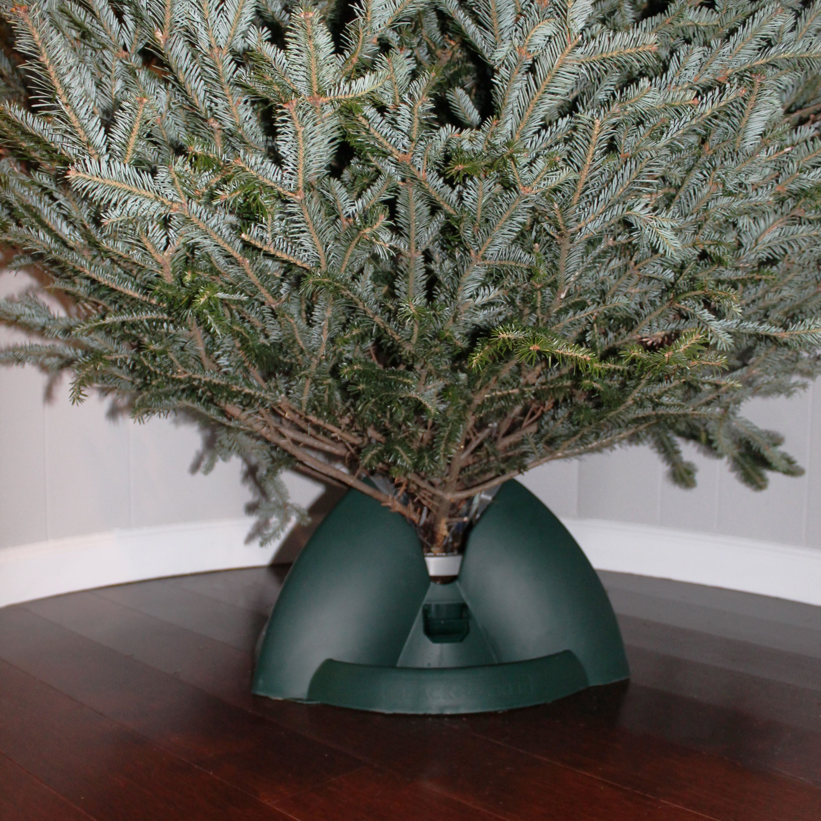 best christmas tree stands for small trees