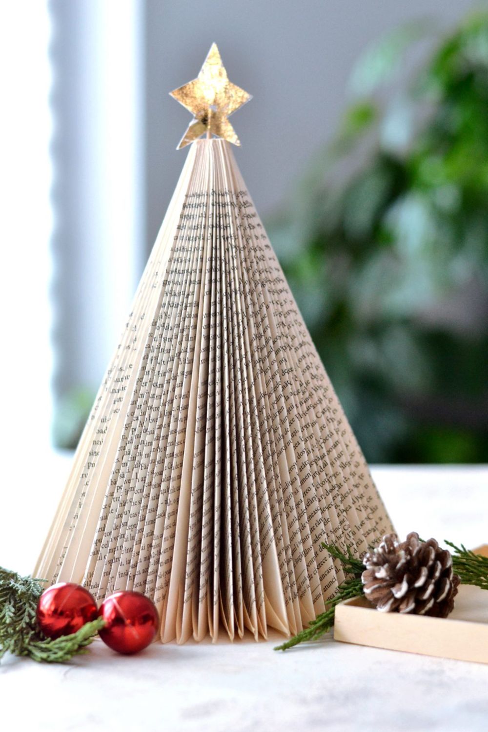 Book Christmas Tree with a Theme