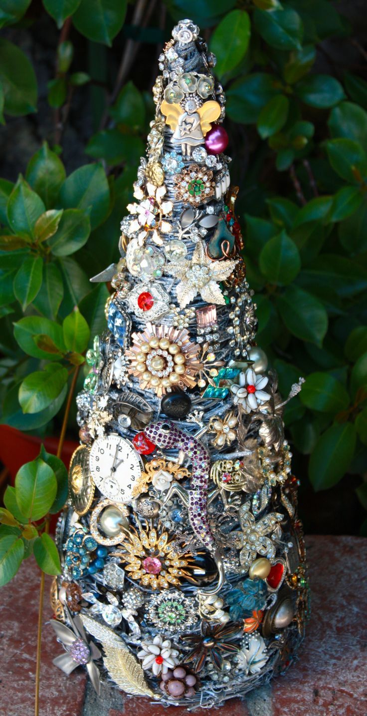 Brooch tree