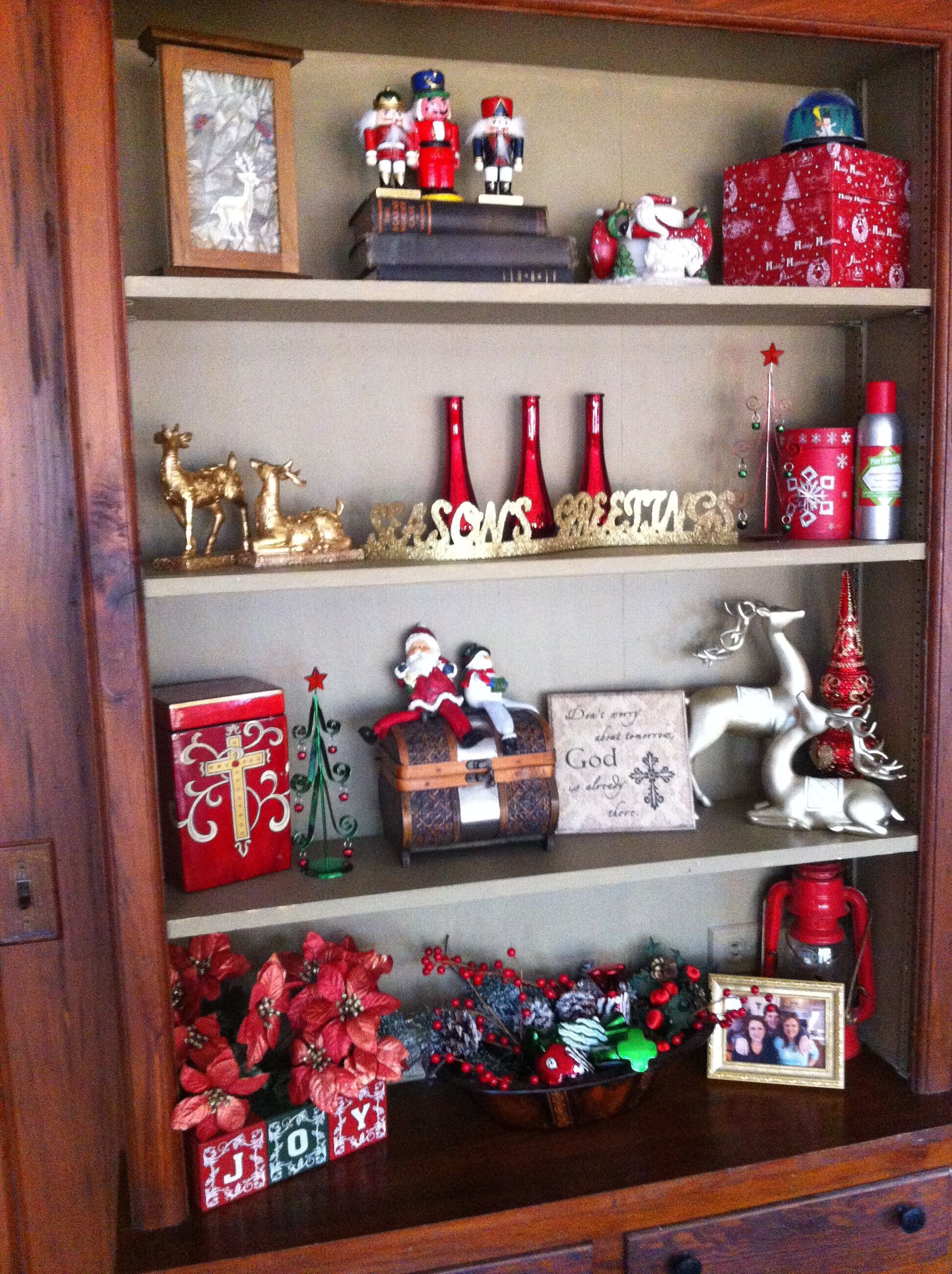 Christmas Bookshelf Decorations