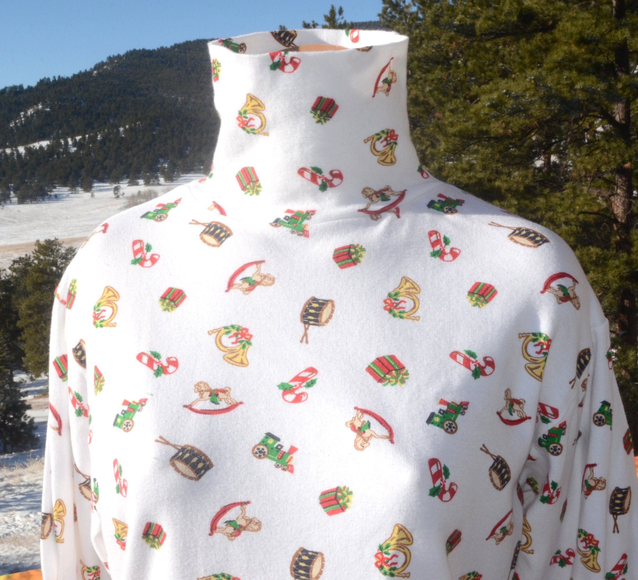 Christmas print turtleneck with bright scarf