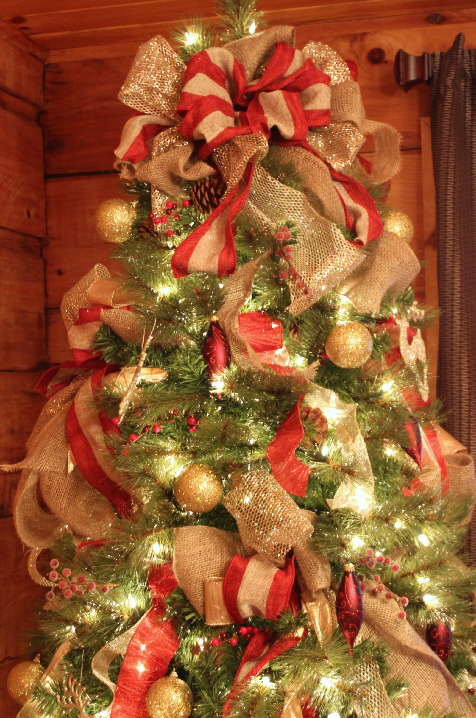 Christmas Tree Ribbon Decorating Ideas