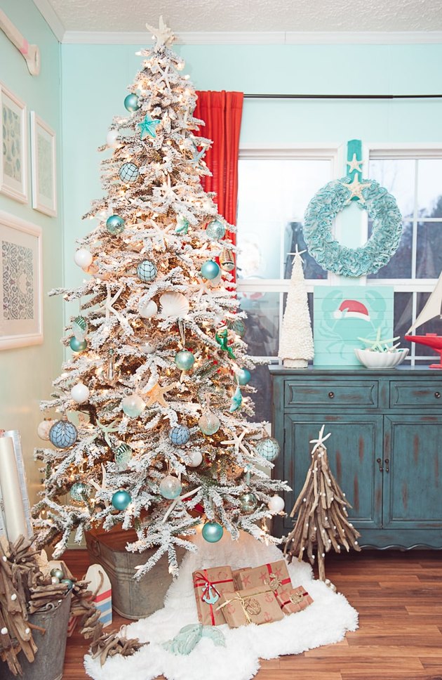 Coastal Christmas Tree Decorating