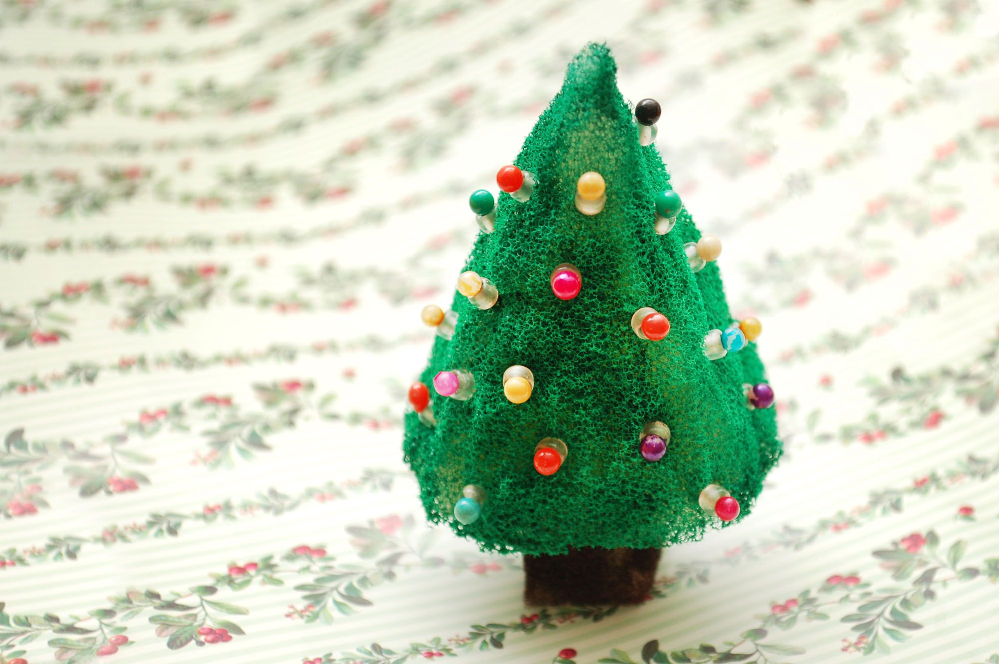 Create A Stunning Beaded Christmas Tree In 7 Easy Steps