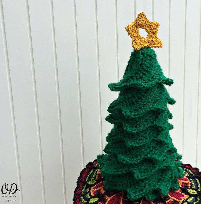 Crocheting a yarn tree