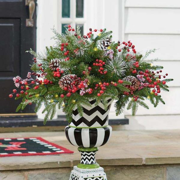 Decorating Your Urn Tree