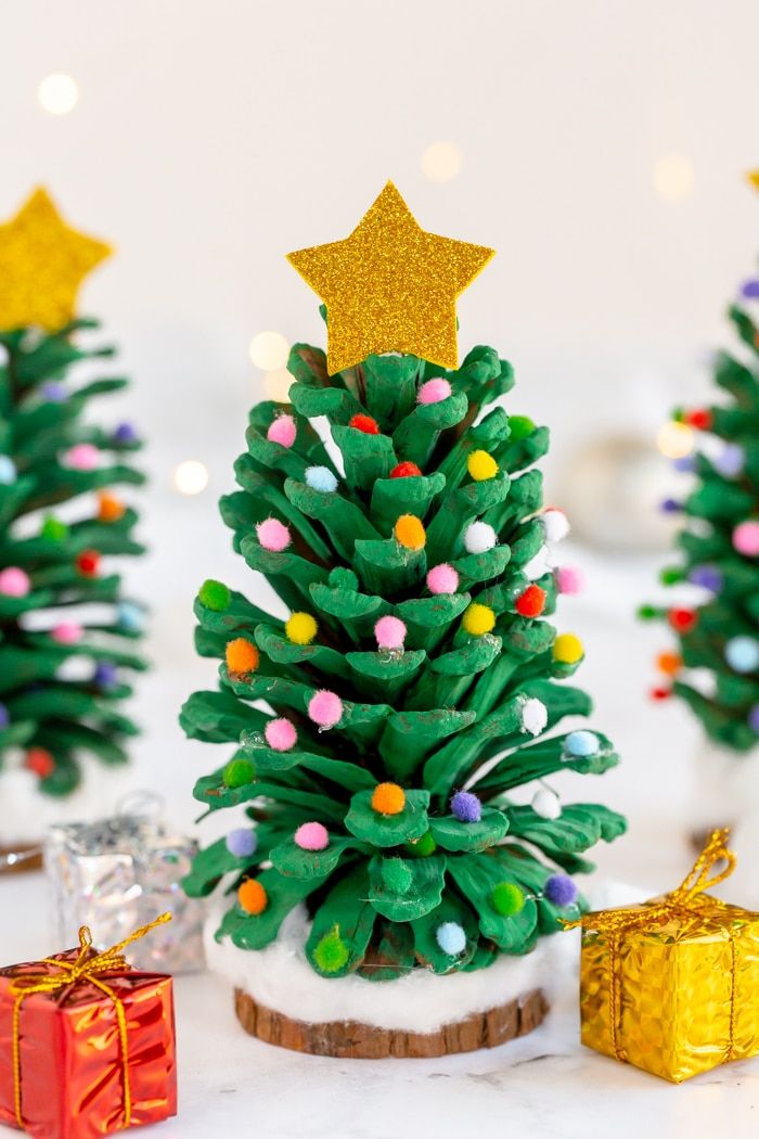 DIY Christmas Tree Pinecone Decorations