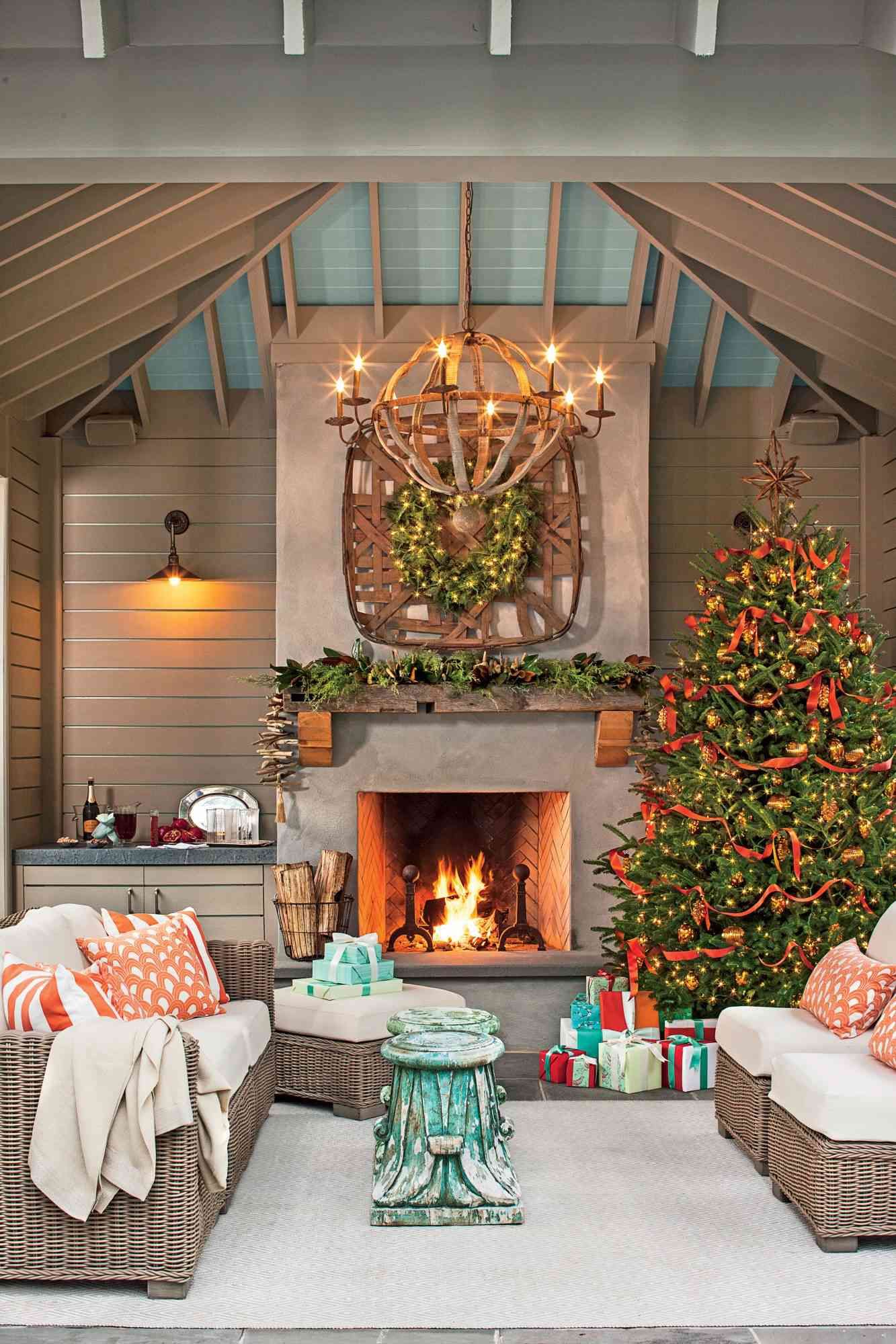 Festive Farmhouse Christmas Outdoor Decor