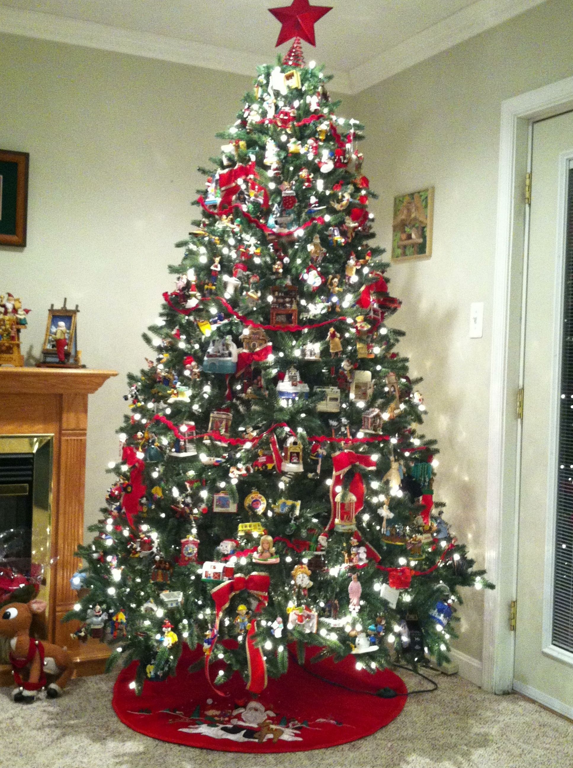 Hallmark Christmas Tree Decorating Contest