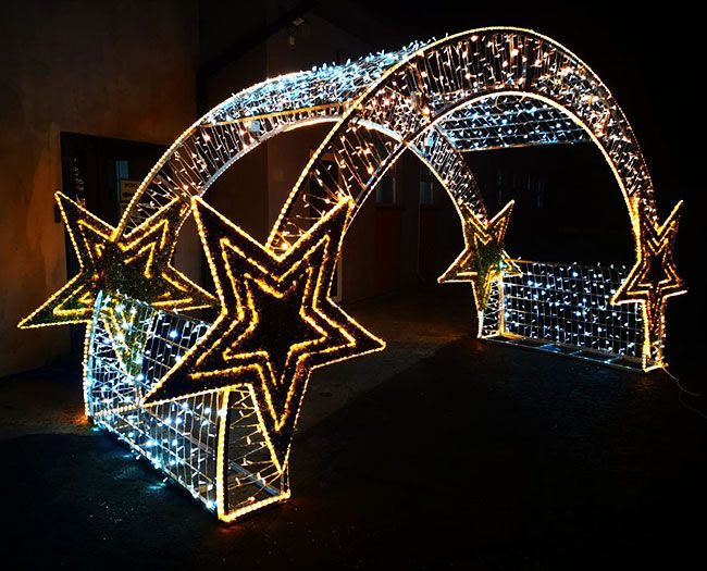 Lighted Christmas Tree Arch