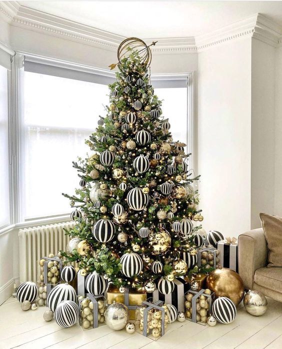 Modern Christmas Tree Trends in Canada