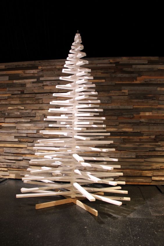 Modern Wooden Christmas Tree Pattern