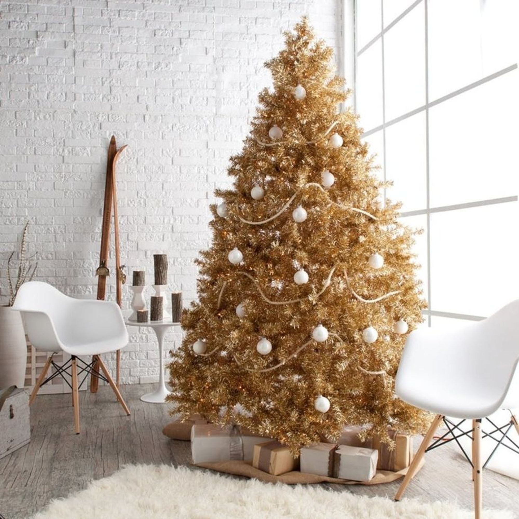 Monochromatic Christmas Tree Decorating