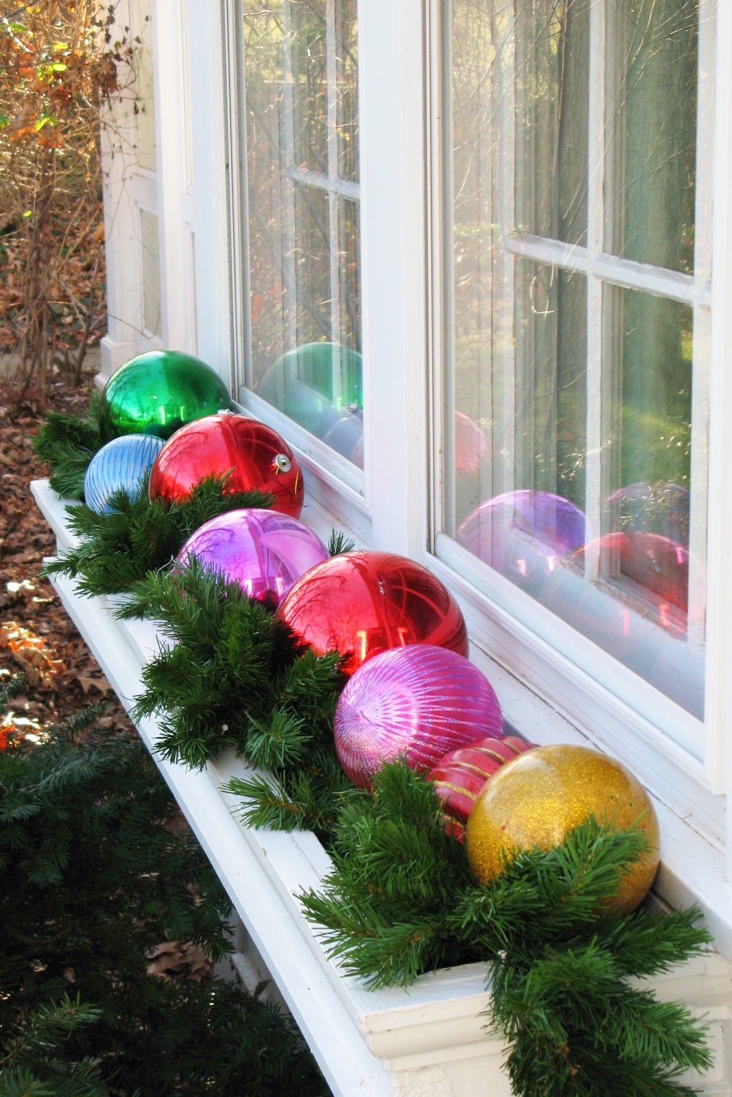 Monochromatic Magic Christmas Outdoor Decor Ideas