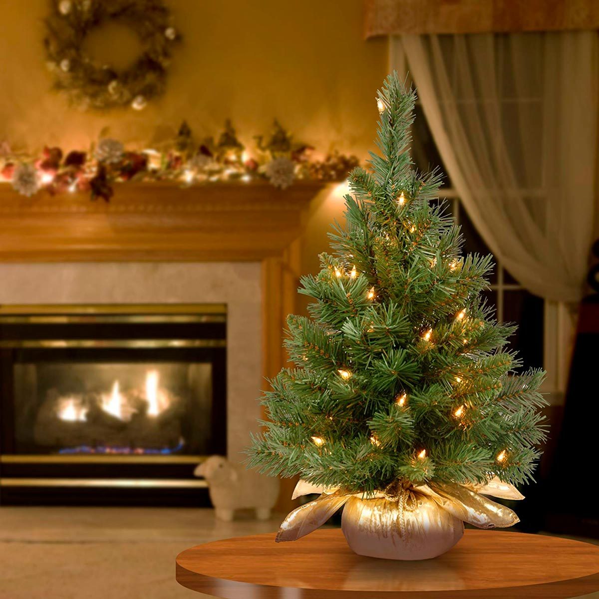 Pre-lit Christmas tree ideas for small spaces