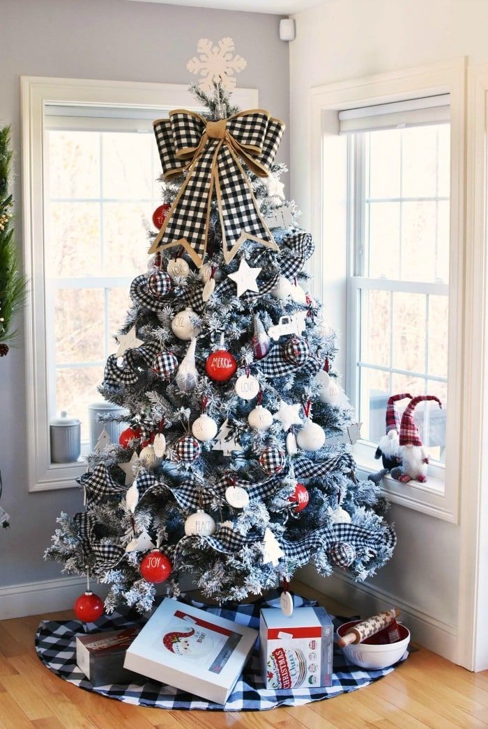 Red Tractor Farmhouse Christmas Tree Ideas