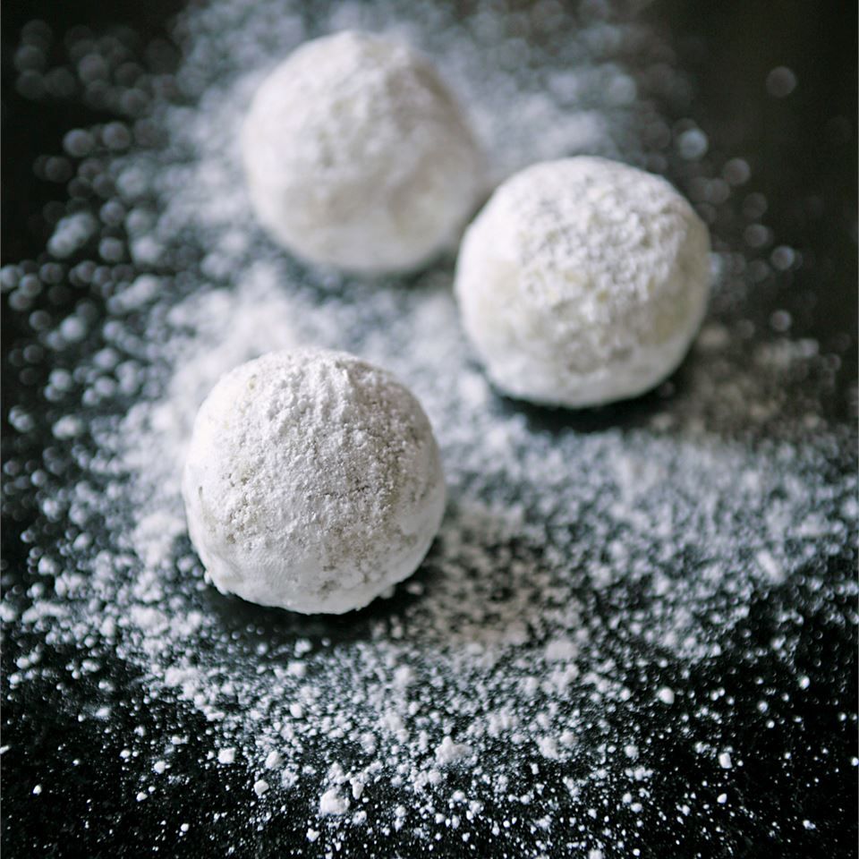 Russian Tea Cakes with Powdered Sugar