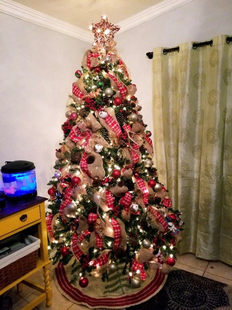 Rustic Red and Burlap Christmas Tree