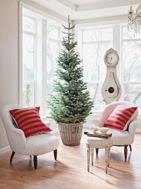 Small Space Christmas Trees: 5ft Options For A Cozy Home